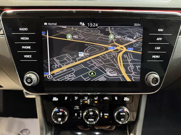 Škoda Superb 2.0 TDI 147kW L&K Combi DSG - foto 7