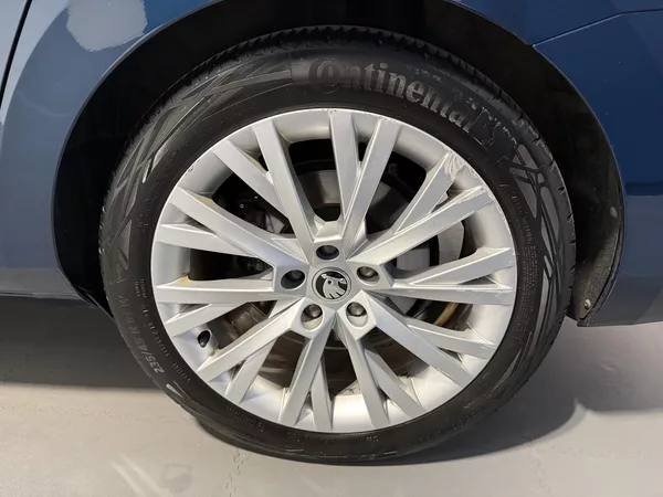 Škoda Superb 2.0 TDI 110kW L&K Combi DSG - foto 15