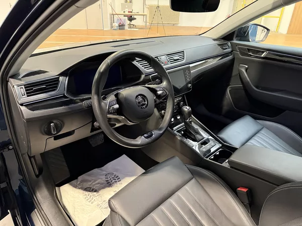 Škoda Superb 2.0 TDI 110kW L&K Combi DSG - foto 5