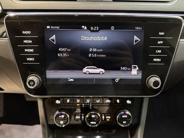 Škoda Superb 2.0 TDI 110kW L&K Combi DSG - foto 7