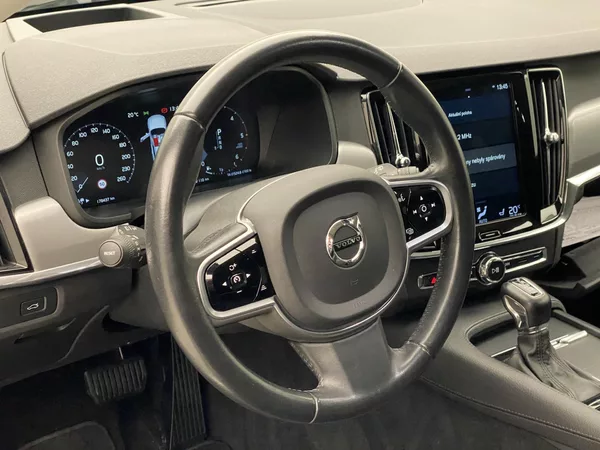 Volvo V90 D4 MOMENTUM AUT - foto 18