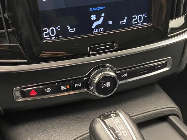 Volvo V90 D4 MOMENTUM AUT - foto 27