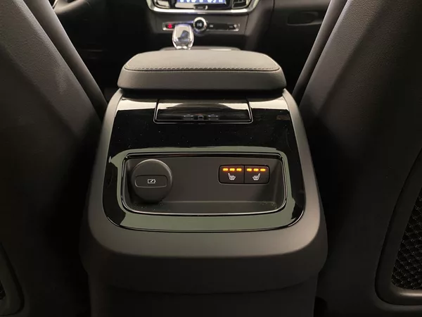 Volvo V90 T8 AWD RECHARGE DARK ULTRA - foto 34