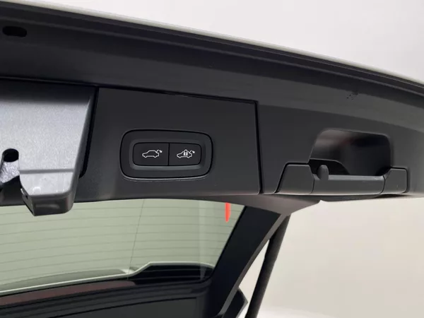 Volvo V90 T8 AWD RECHARGE DARK ULTRA - foto 35