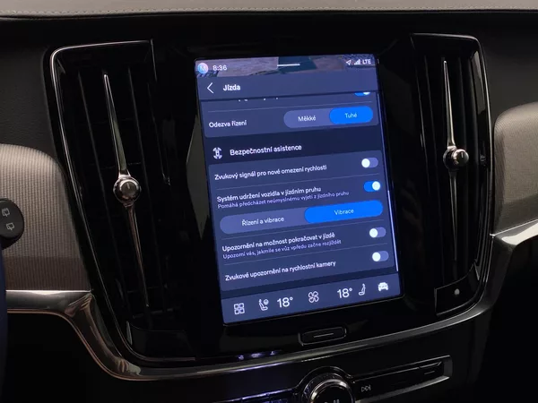 Volvo V90 T8 AWD RECHARGE DARK ULTRA - foto 52