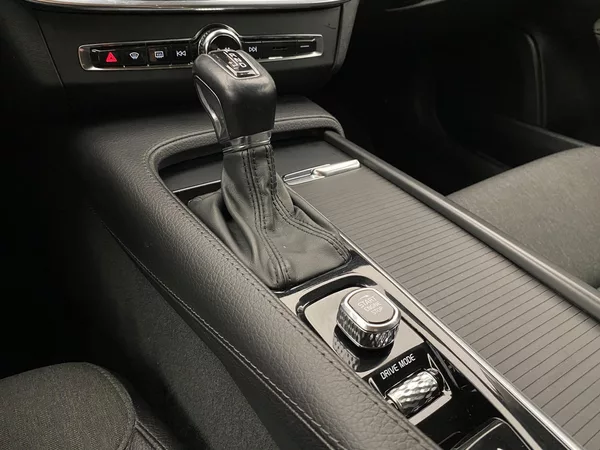 Volvo V90 D4 AWD MOMENTUM AUT - foto 26
