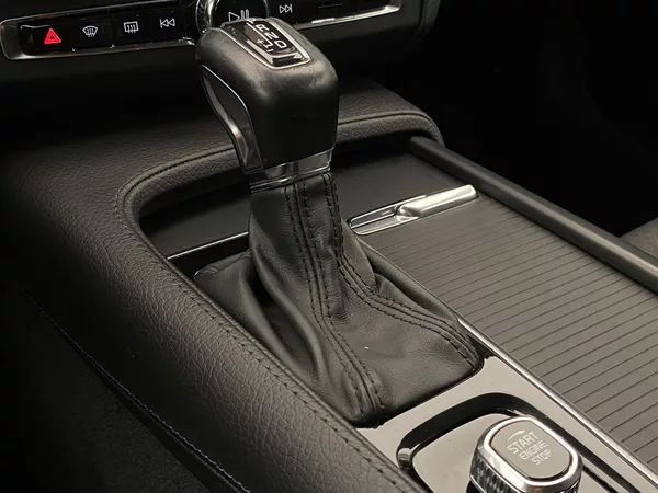 Volvo V90 D4 AWD MOMENTUM AUT - foto 27