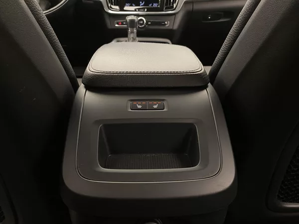 Volvo V90 D4 AWD MOMENTUM AUT - foto 30