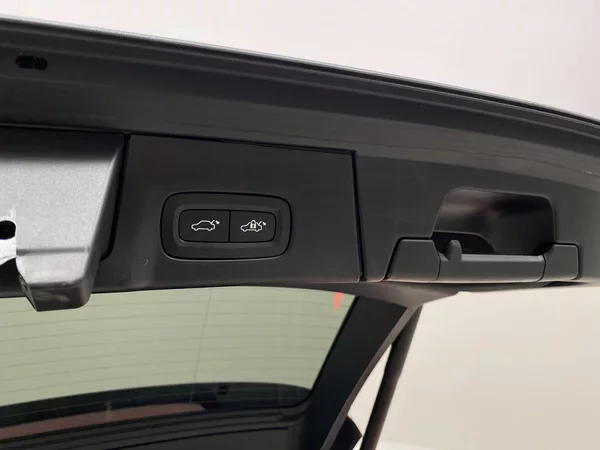 Volvo V90 D4 AWD MOMENTUM AUT - foto 31