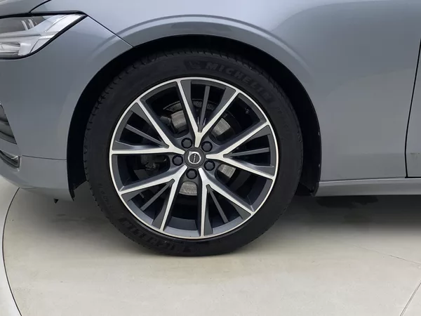 Volvo V90 D4 AWD MOMENTUM AUT - foto 36