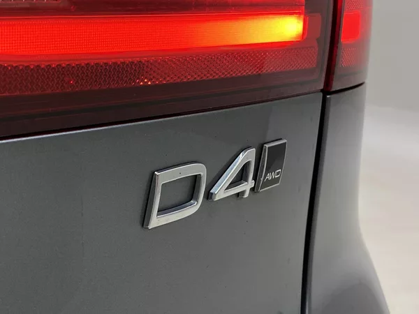 Volvo V90 D4 AWD MOMENTUM AUT - foto 37