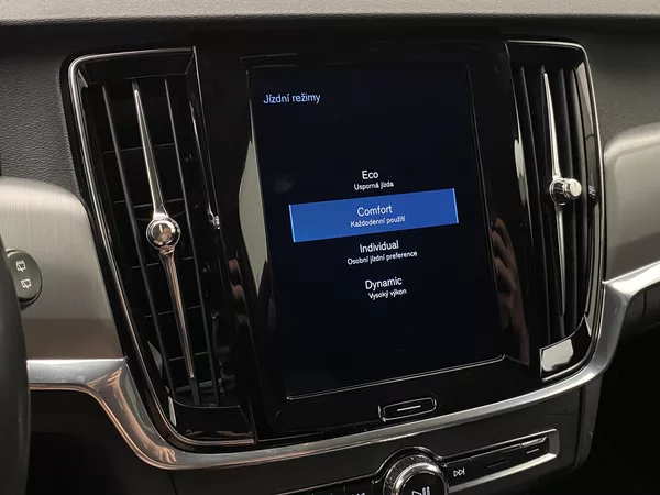 Volvo V90 D4 AWD MOMENTUM AUT - foto 44