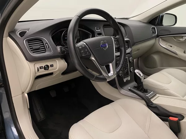 Volvo V40 D2 Momentum - foto 16