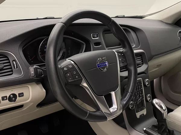 Volvo V40 D2 Momentum - foto 17