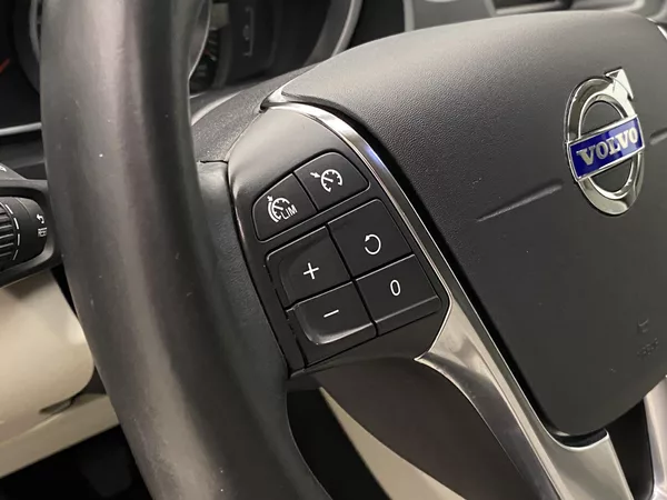 Volvo V40 D2 Momentum - foto 18