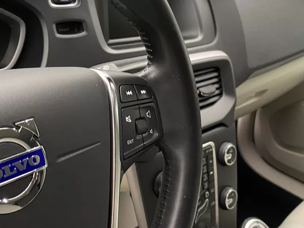 Volvo V40 D2 Momentum - foto 19