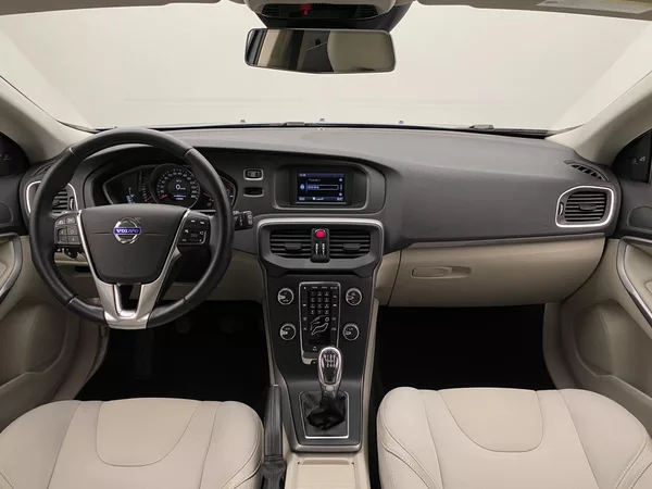 Volvo V40 D2 Momentum - foto 2