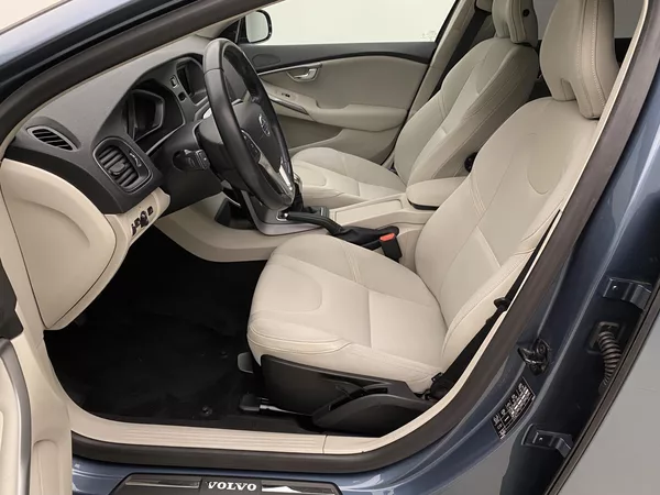 Volvo V40 D2 Momentum - foto 3