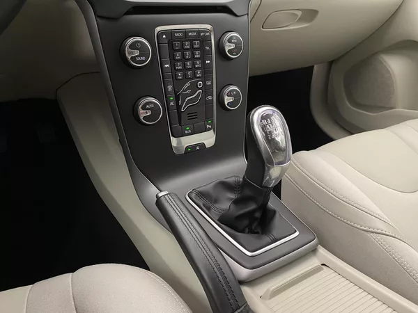Volvo V40 D2 Momentum - foto 32