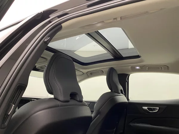 Volvo S60 B5 AWD DARK ULTIMATE AUT CZ - foto 32