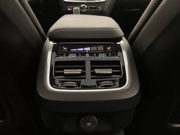 Volvo S60 B5 AWD DARK ULTIMATE AUT CZ - foto 33