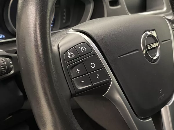 Volvo V40 T2 MOMENTUM AUT - foto 19