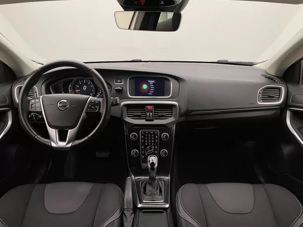 Volvo V40 T2 MOMENTUM AUT - foto 2