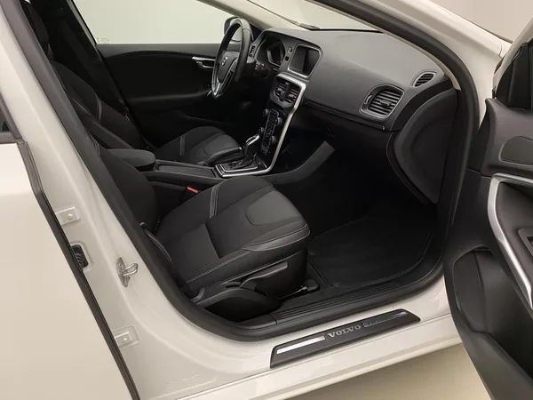Volvo V40 T2 MOMENTUM AUT - foto 23