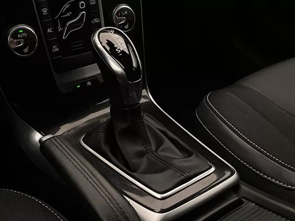 Volvo V40 T2 MOMENTUM AUT - foto 27