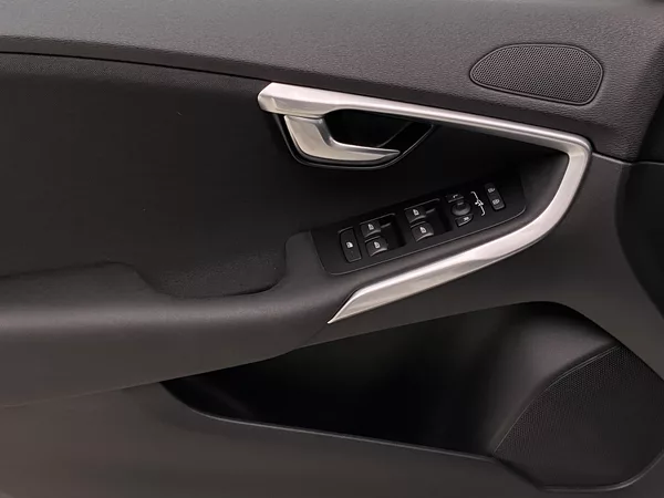 Volvo V40 T2 MOMENTUM AUT - foto 29