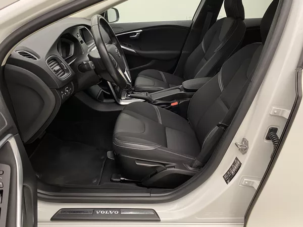Volvo V40 T2 MOMENTUM AUT - foto 3