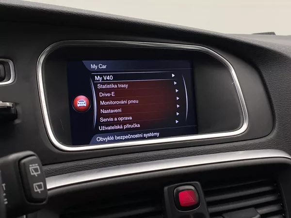 Volvo V40 T2 MOMENTUM AUT - foto 36
