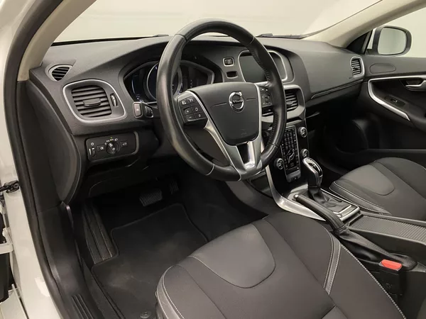 Volvo V40 T2 MOMENTUM AUT - foto 4
