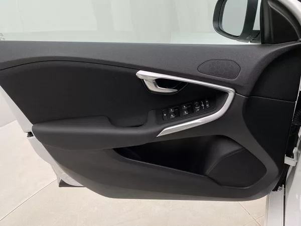 Volvo V40 T2 MOMENTUM AUT - foto 7