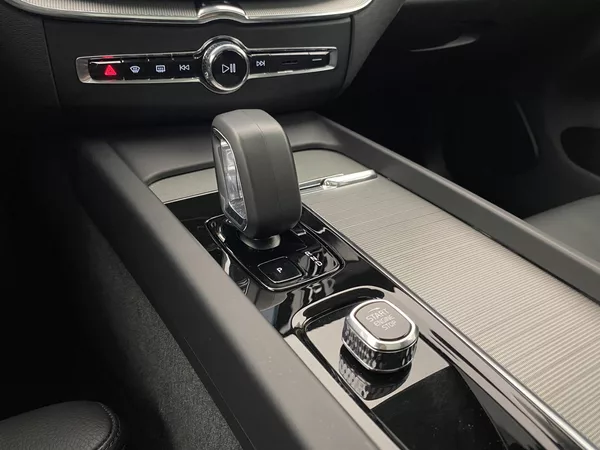 Volvo XC60 T6 AWD RECHARGE DARK PLUS AUT - foto 27