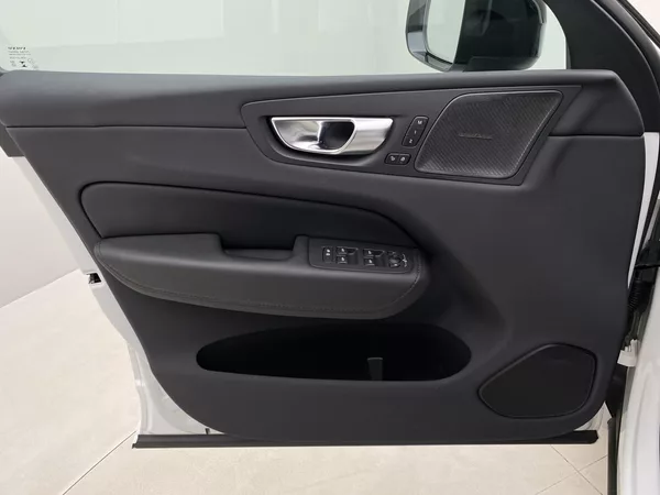 Volvo XC60 T6 AWD RECHARGE DARK PLUS AUT - foto 7