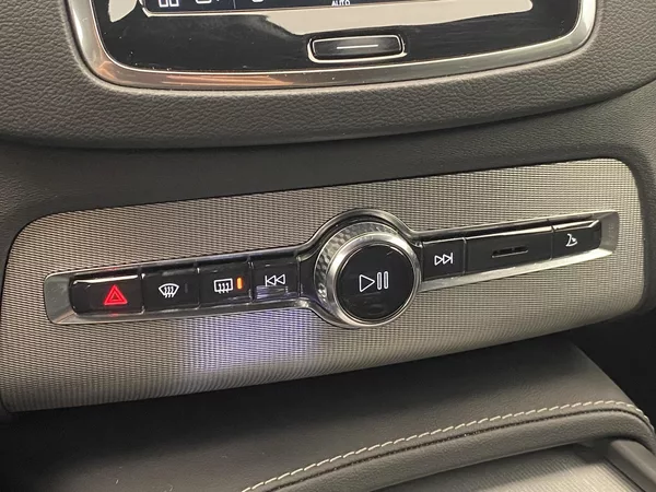 Volvo XC90 B5 AWD DARK PLUS AUT CZ - foto 29