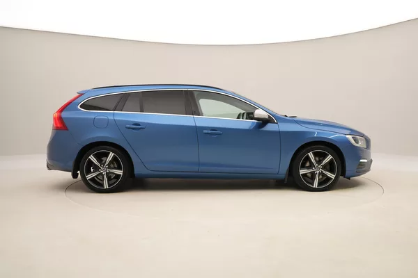 Volvo V60 D4 AWD R-DESIGN AUT - foto 13