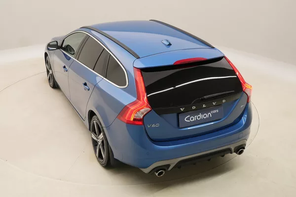 Volvo V60 D4 AWD R-DESIGN AUT - foto 17