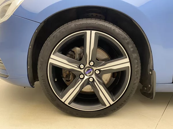 Volvo V60 D4 AWD R-DESIGN AUT - foto 31