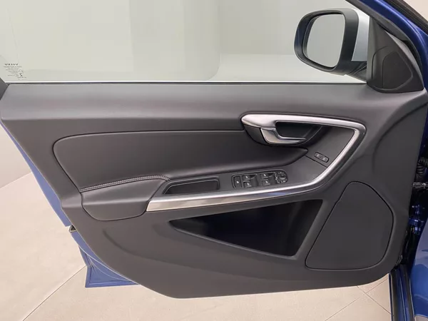 Volvo V60 D4 AWD R-DESIGN AUT - foto 7