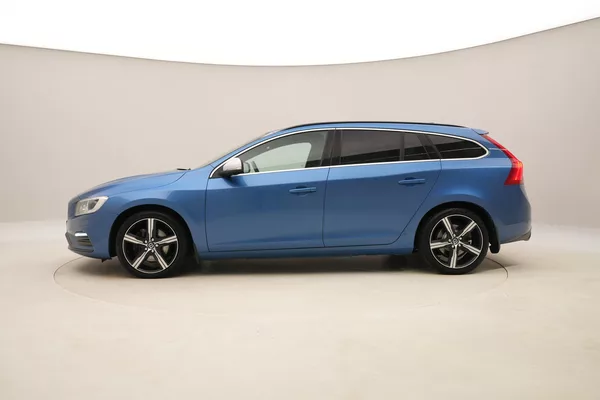 Volvo V60 D4 AWD R-DESIGN AUT - foto 9