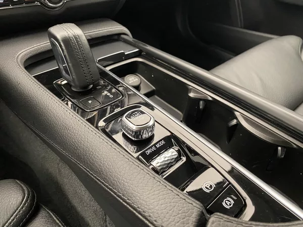 Volvo V90 B4 MOMENTUM AUT CZ - foto 26
