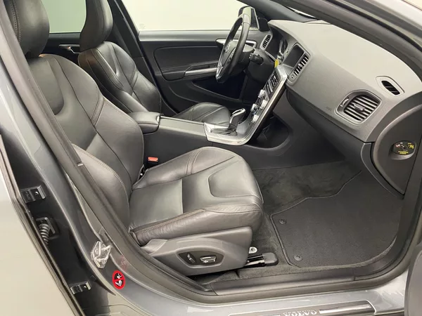 Volvo V60 CC D4 AWD SUMMUM AUT - foto 23
