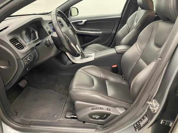 Volvo V60 CC D4 AWD SUMMUM AUT - foto 3