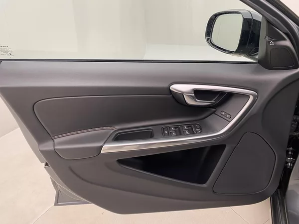 Volvo V60 CC D4 AWD SUMMUM AUT - foto 7