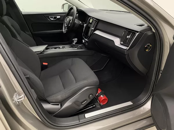 Volvo V60 D3 MOMENTUM AUT - foto 23