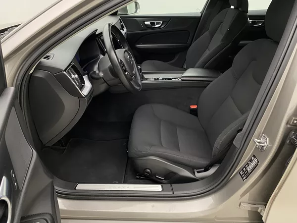 Volvo V60 D3 MOMENTUM AUT - foto 3