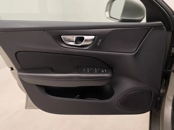 Volvo V60 D3 MOMENTUM AUT - foto 7
