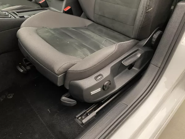 Volkswagen Golf 1.6TDI 85kW CZ - foto 24